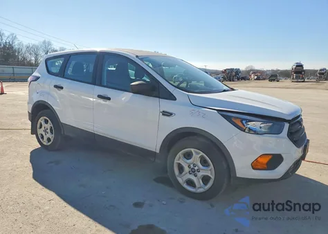 2018 Ford Escape S z USA, uszkodzony, nr VIN 1FMCU0F71JUC60872